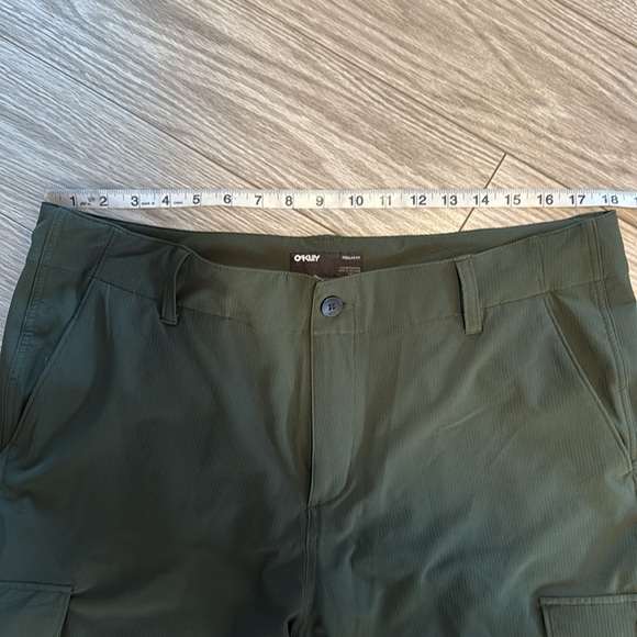 Oakley B1B Hybrid Shorts - Picture 7 of 9